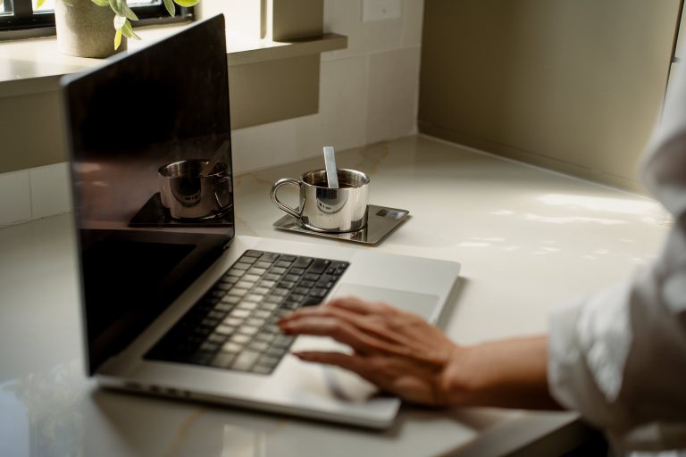 Why Successful People Wake Up Early: Discover the Key Benefits to Boost Your Productivity